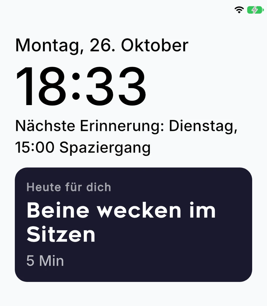 Ausschnitt vom Familienfenster: Datum, Uhrzeit, die nächste Erinnerung und der Vorschlag für heute: „Beine wecken im Sitzen“, 5 Minuten.
